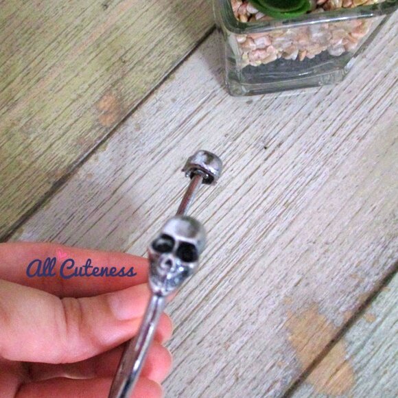 🎀 Edgy Skull Cuff Bracelet *See Details - Picture 7 of 9